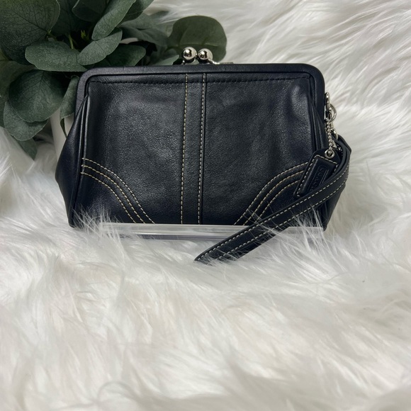 Vintage-Coach Leather SoHo frame Kisslock wristlet - Picture 1 of 4